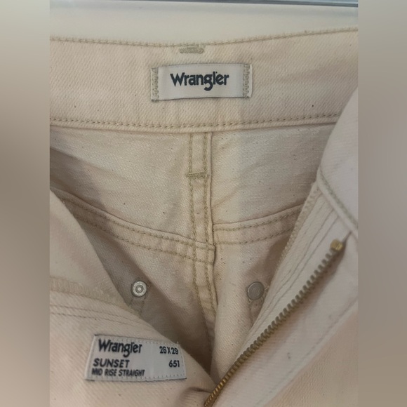 Wrangler women’s mid rise straight jeans - Picture 3 of 5
